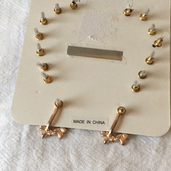 XOXO Set of 9 Studded Earrings - Picture 4 of 4